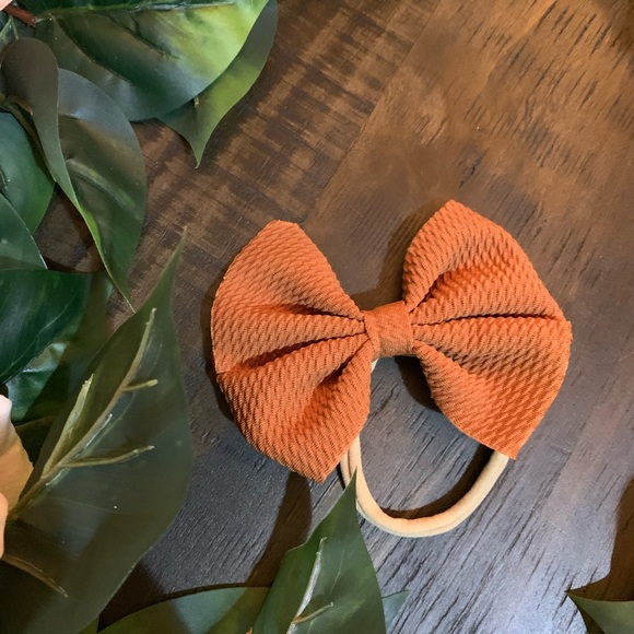 Nylon bow headband. - Picture 3 of 3